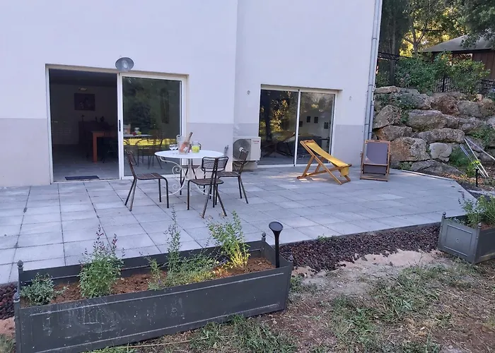 Un Ecrin De Verdure Et Plus..