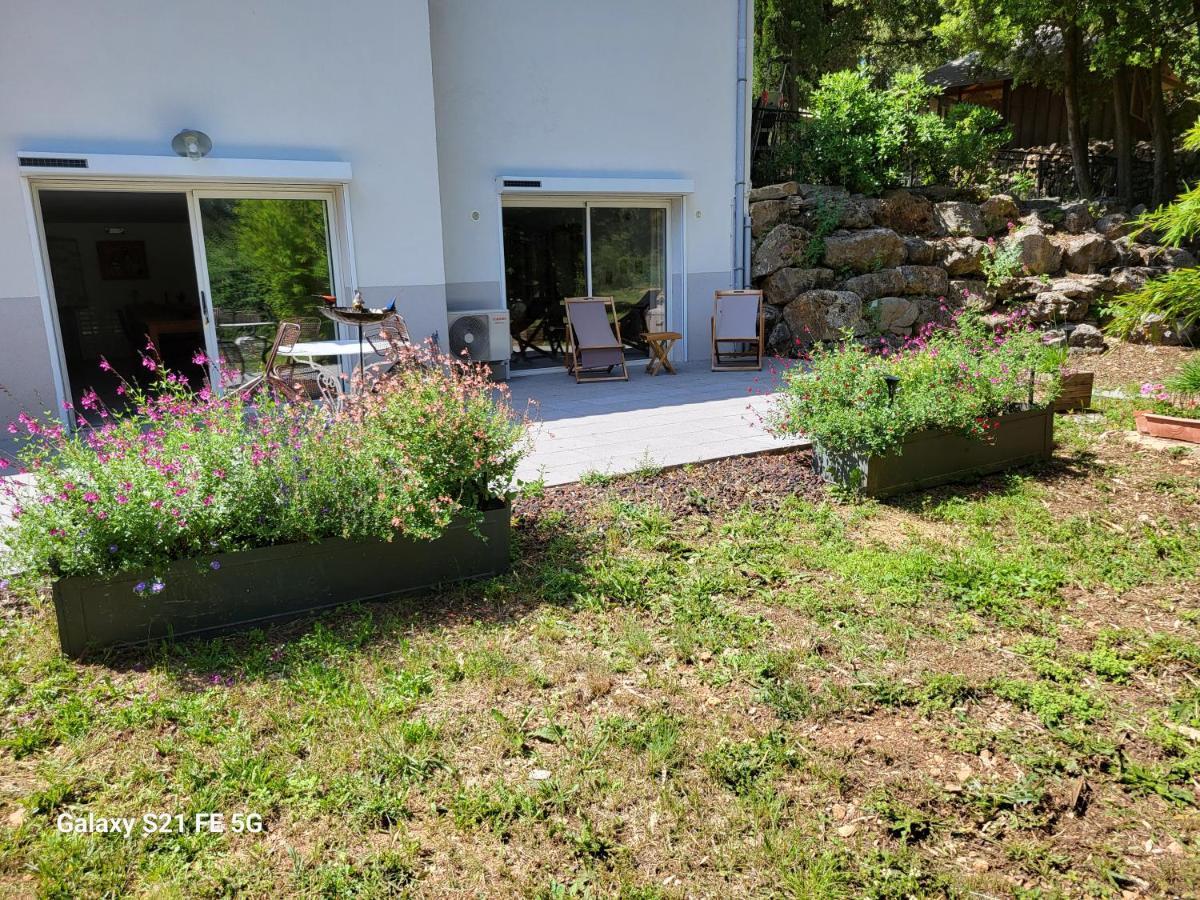 Un Ecrin De Verdure Et Plus..